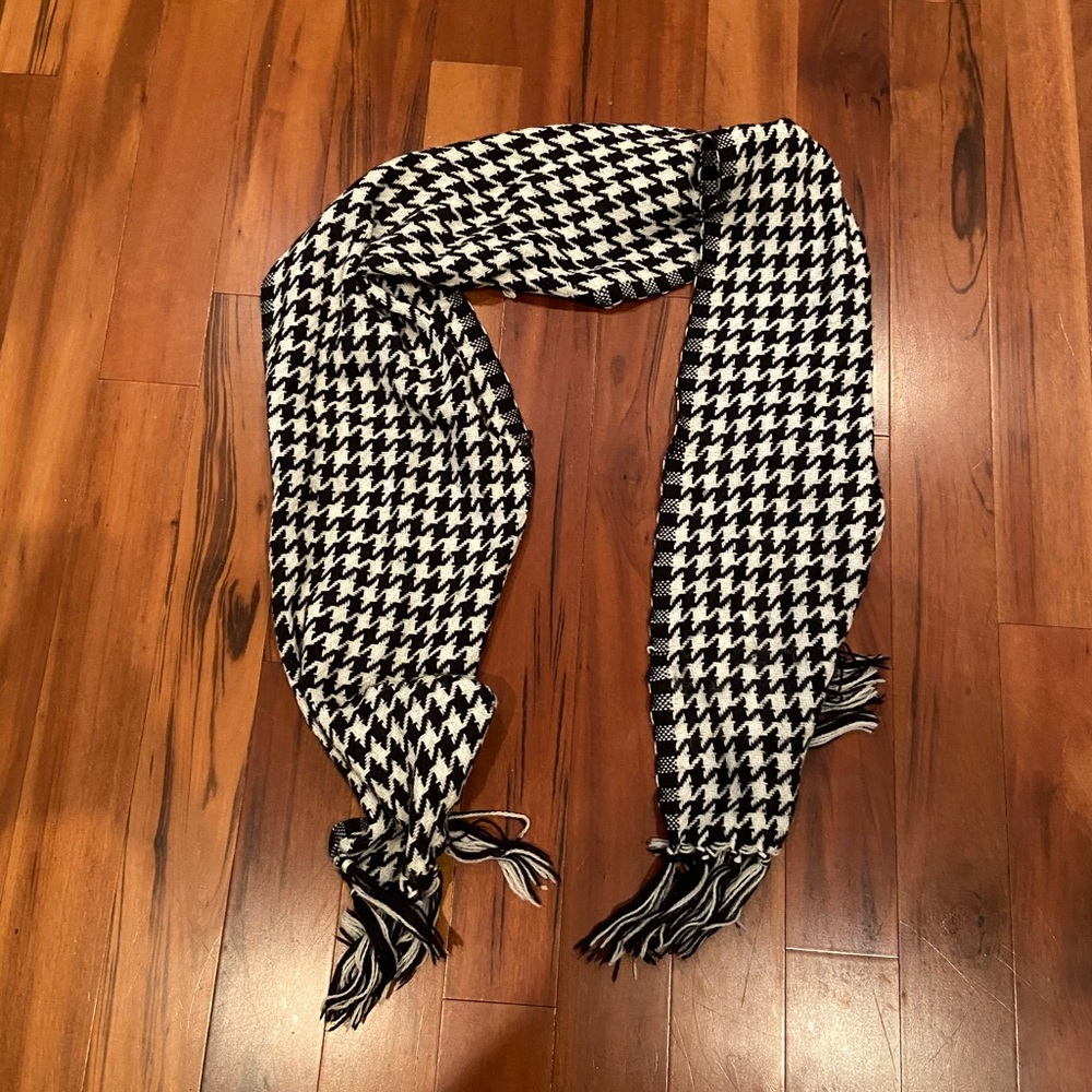Houndstooth scarf